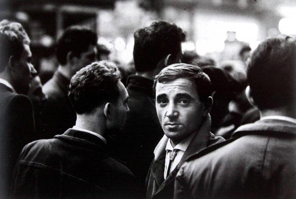 1538399022_aznavour-ely-jean-eric-reproduction-d-27-une-photographie-de-franck-horvat-representant-charles-aznavour-en-1957-.-photo-exposee-a.jpg